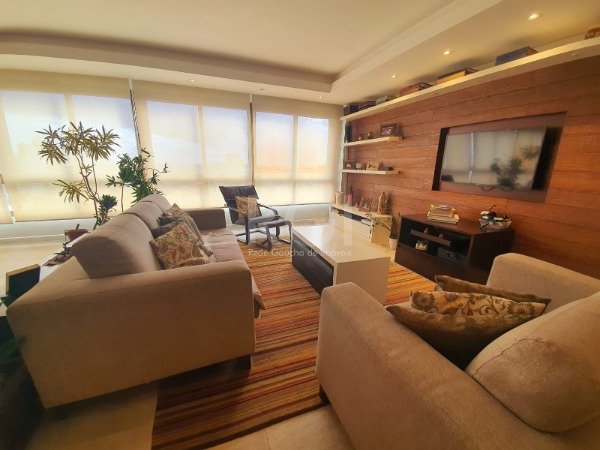 Apartamento à venda com 3 quartos, 153m² - Foto 1