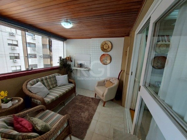 Apartamento à venda com 2 quartos, 77m² - Foto 2